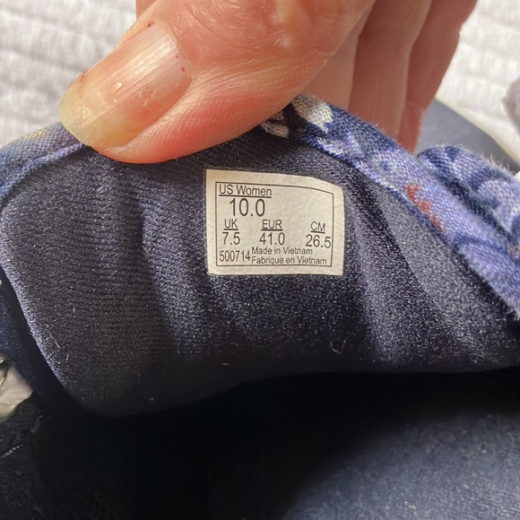 Vans - Picture 6 of 12